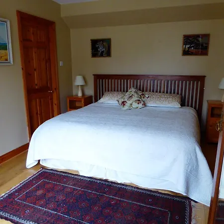 לינה וארוחת בוקר Camillaun With Lough Corrib Boat Hire 4*