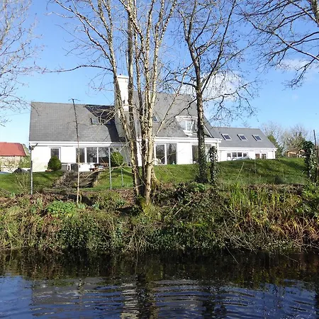 Camillaun With Lough Corrib Boat Hire לינה וארוחת בוקר