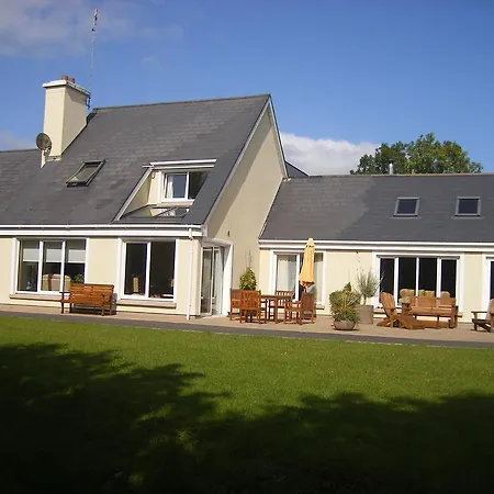 לינה וארוחת בוקר Camillaun With Lough Corrib Boat Hire 4*