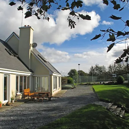 לינה וארוחת בוקר Camillaun With Lough Corrib Boat Hire 4*