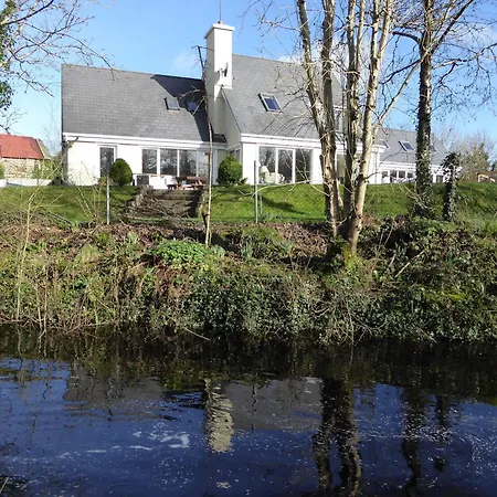 Camillaun With Lough Corrib Boat Hire לינה וארוחת בוקר